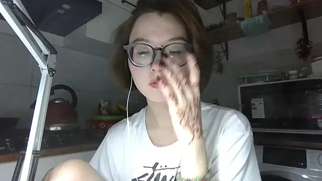 Snapshot of LilysTaylor chatting on 10/23/25, 05:55 LilysTaylor online show from 10/23/25, 05:55