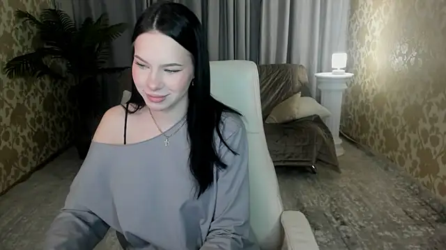 Snapshot of FloraCherry chatting on 11/12/25, 11:43 FloraCherry online show from 11/12/25, 11:43