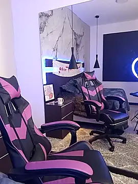 Snapshot of EvaaLilith chatting on 10/28/25, 03:04 EvaaLilith online show from 10/28/25, 03:04