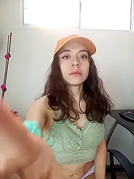 Snapshot of Girl_sweet chatting on 11/28/25, 03:36 Girl sweet online show from 11/28/25, 03:36