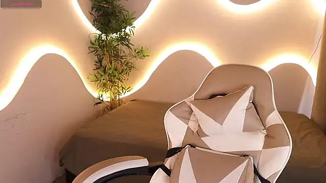 Snapshot of tyla___ chatting on 11/07/25, 01:22 tyla online show from 11/07/25, 01:22