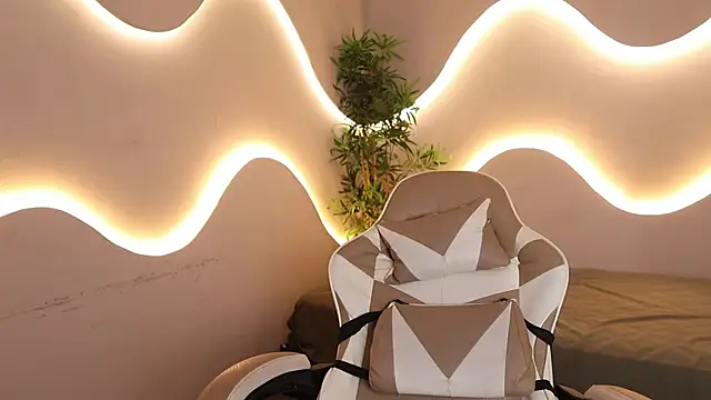 Snapshot of tyla___ chatting on 11/08/25, 01:44 tyla online show from 11/08/25, 01:44