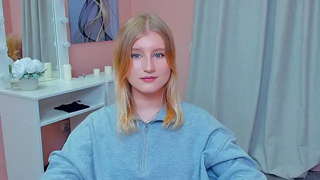 Snapshot of LisaRais chatting on 10/23/25, 11:53 LisaRais online show from 10/23/25, 11:53