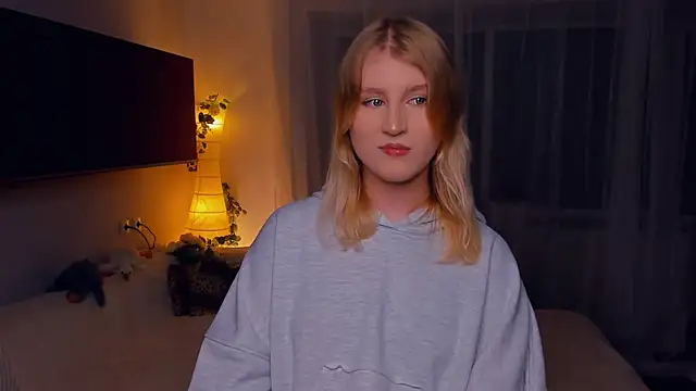 Snapshot of LisaRais chatting on 10/29/25, 10:44 LisaRais online show from 10/29/25, 10:44