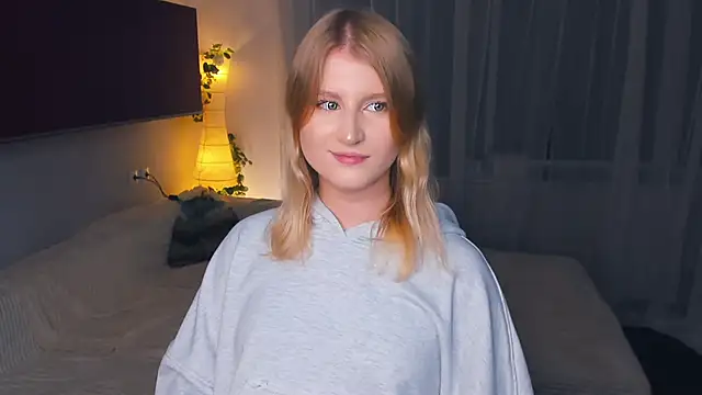 Snapshot of LisaRais chatting on 10/31/25, 09:16 LisaRais online show from 10/31/25, 09:16