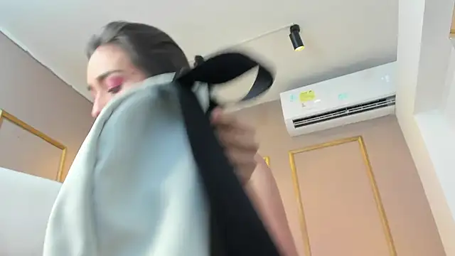 NahimiThompson online show from 11/10/25, 07:24