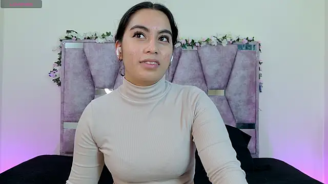 Snapshot of Iris_mandarinne chatting on 11/08/25, 06:29 Iris mandarinne online show from 11/08/25, 06:29