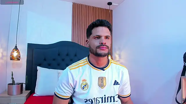 Snapshot of Hamilton_0 chatting on 10/27/25, 09:19 Hamilton 0 online show from 10/27/25, 09:19