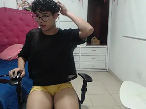 Snapshot of adamsex2025 chatting on 10/24/25, 01:57 adamsex2025 online show from 10/24/25, 01:57