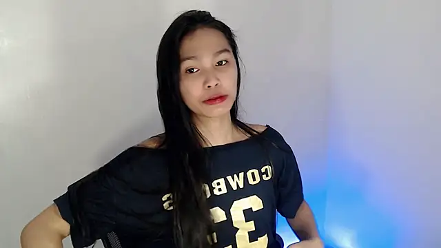 Snapshot of _Lachica_ chatting on 10/23/25, 11:24 Lachica online show from 10/23/25, 11:24