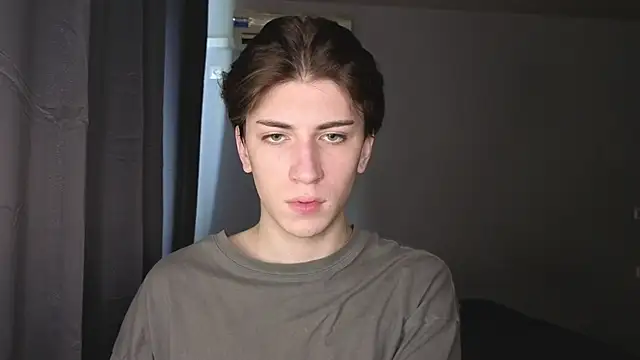 Snapshot of Oliver_star_boy_ chatting on 10/26/25, 08:31 Oliver star boy  online show from 10/26/25, 08:31