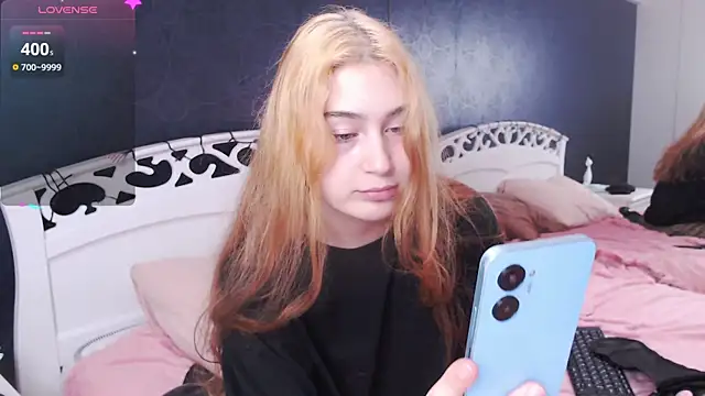 LilytLuu online show from 10/31/25, 04:08