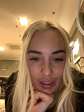 Snapshot of brookemiss88x chatting on 10/23/25, 05:55 brookemiss88x online show from 10/23/25, 05:55