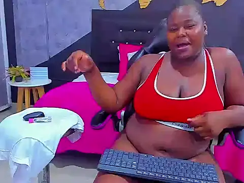 Snapshot of Naomi_klein_ chatting on 10/25/25, 07:30 Naomi klein  online show from 10/25/25, 07:30