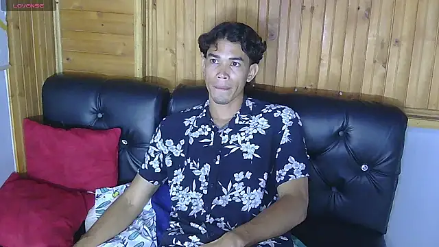 Snapshot of JackLauree chatting on 10/30/25, 12:01 JackLauree online show from 10/30/25, 12:01