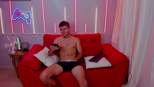 Snapshot of Latino_Lover_ chatting on 10/31/25, 02:56 Latino Lover  online show from 10/31/25, 02:56