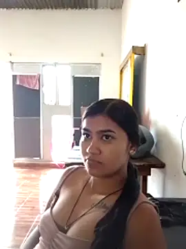 Snapshot of lindalatina11 chatting on 10/26/25, 02:45 lindalatina11 online show from 10/26/25, 02:45