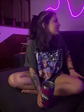 Hannahinfame online show from 11/11/25, 05:29