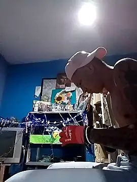 Ojitosbrrr online show from 11/18/25, 09:03