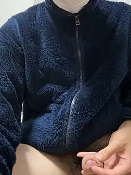 Snapshot of HERO113211 chatting on 10/30/25, 04:19 HERO113211 online show from 10/30/25, 04:19