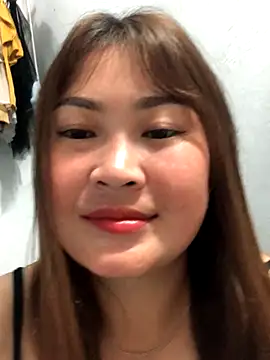 Snapshot of bombom1x chatting on 10/29/25, 04:31 bombom1x online show from 10/29/25, 04:31