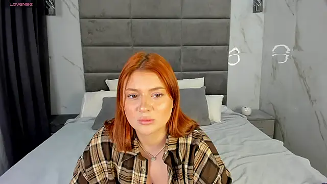 Susie Porter online show from 11/06/25, 01:50