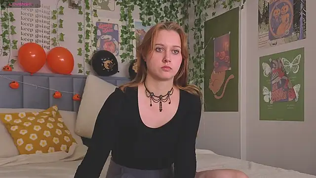 Snapshot of Charil_Wilson chatting on 10/31/25, 04:24 Charil Wilson online show from 10/31/25, 04:24