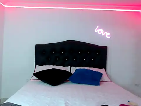 Samantha cubter online show from 11/13/25, 02:43