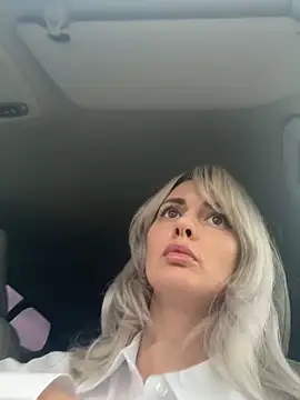 Snapshot of blondegirlx chatting on 11/04/25, 11:20 blondegirlx online show from 11/04/25, 11:20