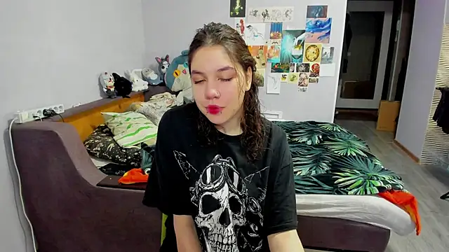 Snapshot of AgathaNott chatting on 10/25/25, 12:45 AgathaNott online show from 10/25/25, 12:45