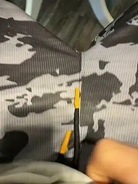 Snapshot of Quickcum2201 chatting on 10/24/25, 02:35 Quickcum2201 online show from 10/24/25, 02:35