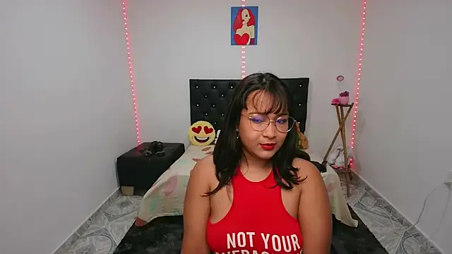 Snapshot of Nena_x69 chatting on 10/27/25, 11:47 Nena x69 online show from 10/27/25, 11:47