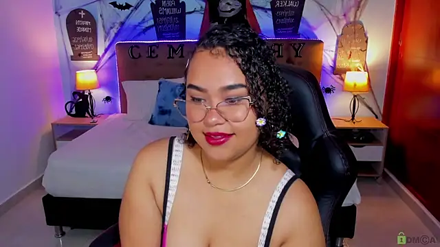 Snapshot of Prettyy_zoe chatting on 10/25/25, 12:02 Prettyy zoe online show from 10/25/25, 12:02