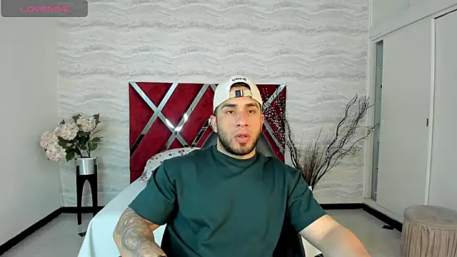 Snapshot of Denver_lux chatting on 10/29/25, 12:18 Denver lux online show from 10/29/25, 12:18