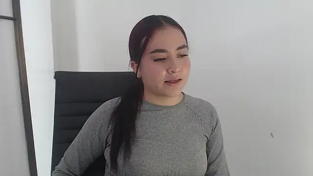 Snapshot of MilaStar2 chatting on 10/24/25, 06:04 MilaStar2 online show from 10/24/25, 06:04