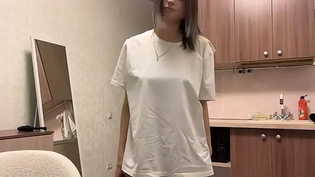 Snapshot of AidaGloshen chatting on 10/24/25, 06:48 AidaGloshen online show from 10/24/25, 06:48