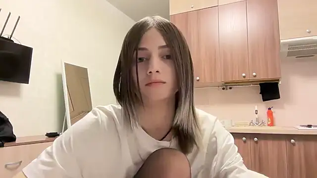 Snapshot of AidaGloshen chatting on 10/30/25, 06:19 AidaGloshen online show from 10/30/25, 06:19