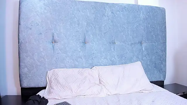 Snapshot of Catalina_Bonnet chatting on 10/29/25, 03:42 Catalina Bonnet online show from 10/29/25, 03:42