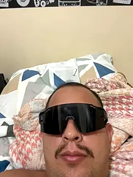 Snapshot of Honorat1 chatting on 10/27/25, 03:10 Honorat1 online show from 10/27/25, 03:10