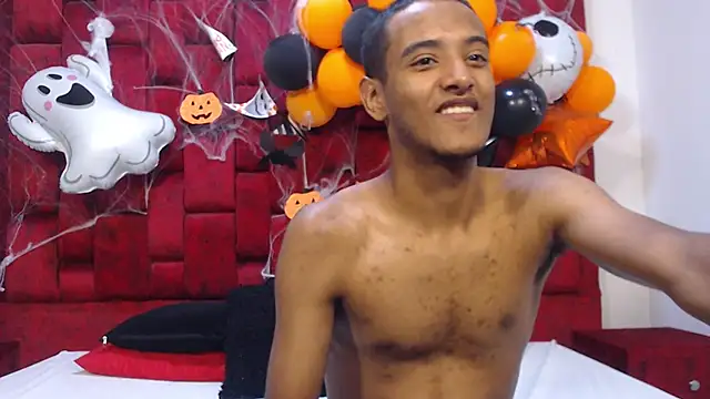 Snapshot of Tommy_22CM chatting on 10/29/25, 11:56 Tommy 22CM online show from 10/29/25, 11:56