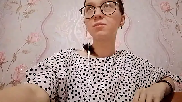 Snapshot of SalenaAhnell chatting on 10/28/25, 05:26 SalenaAhnell online show from 10/28/25, 05:26