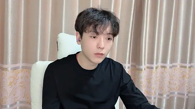 Snapshot of xiaoxiao1025 chatting on 10/28/25, 11:58 xiaoxiao1025 online show from 10/28/25, 11:58