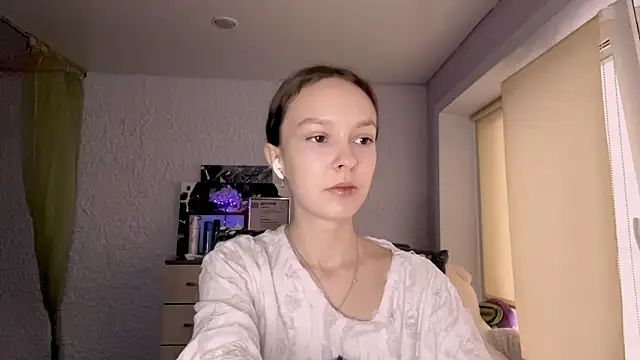 Snapshot of CannyTammy chatting on 10/26/25, 10:10 CannyTammy online show from 10/26/25, 10:10