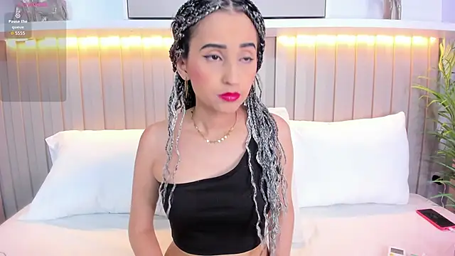 Snapshot of violett_rabbit_ chatting on 11/06/25, 08:21 violett rabbit online show from 11/06/25, 08:21