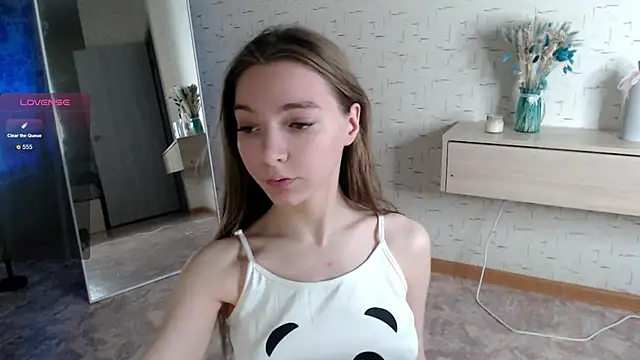 Snapshot of miragge_ chatting on 10/28/25, 12:03 miragge  online show from 10/28/25, 12:03