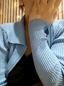 Snapshot of Emily__love chatting on 11/25/25, 02:44 Emily love online show from 11/25/25, 02:44