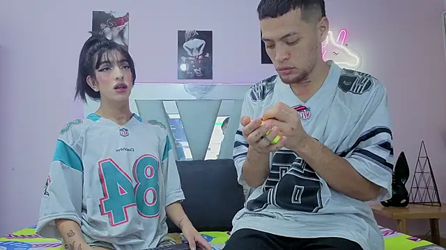 Snapshot of Love_two chatting on 10/27/25, 07:23 Love two online show from 10/27/25, 07:23