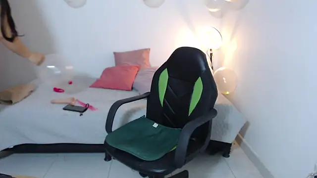 angiedavies10 online show from 10/29/25, 02:41