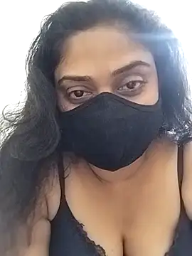 Snapshot of girl999 chatting on 10/31/25, 05:58 girl999 online show from 10/31/25, 05:58