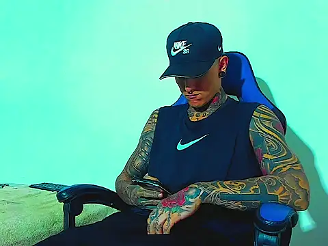 sexy men tatoo online show from 11/03/25, 10:05